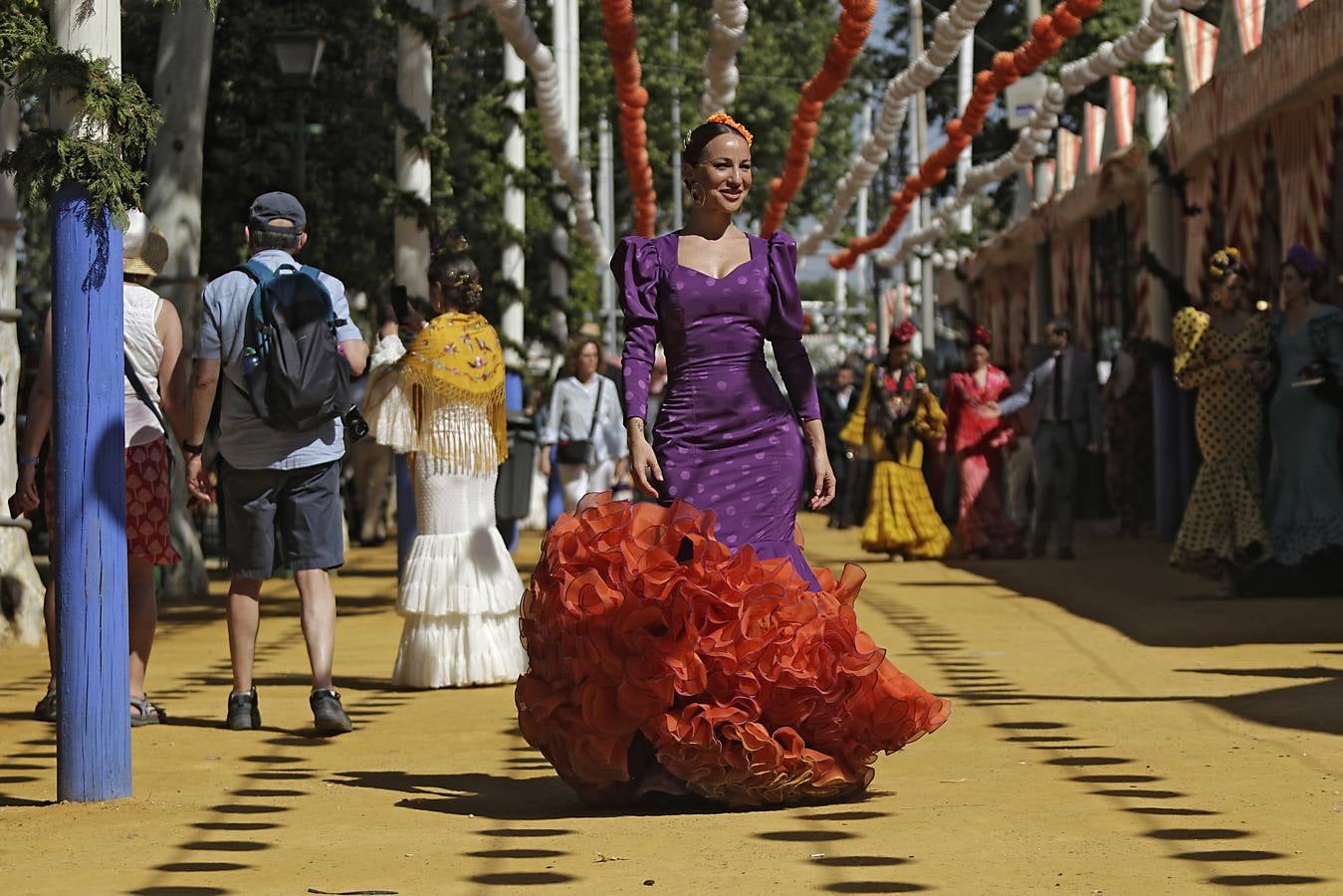 Ambiente durante el lunes en la Feria de Sevilla de 2024
