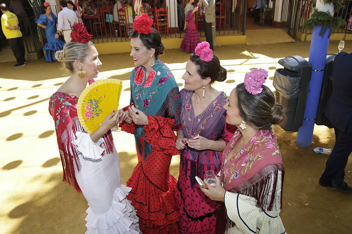 Ambiente durante el lunes en la Feria de Sevilla de 2024