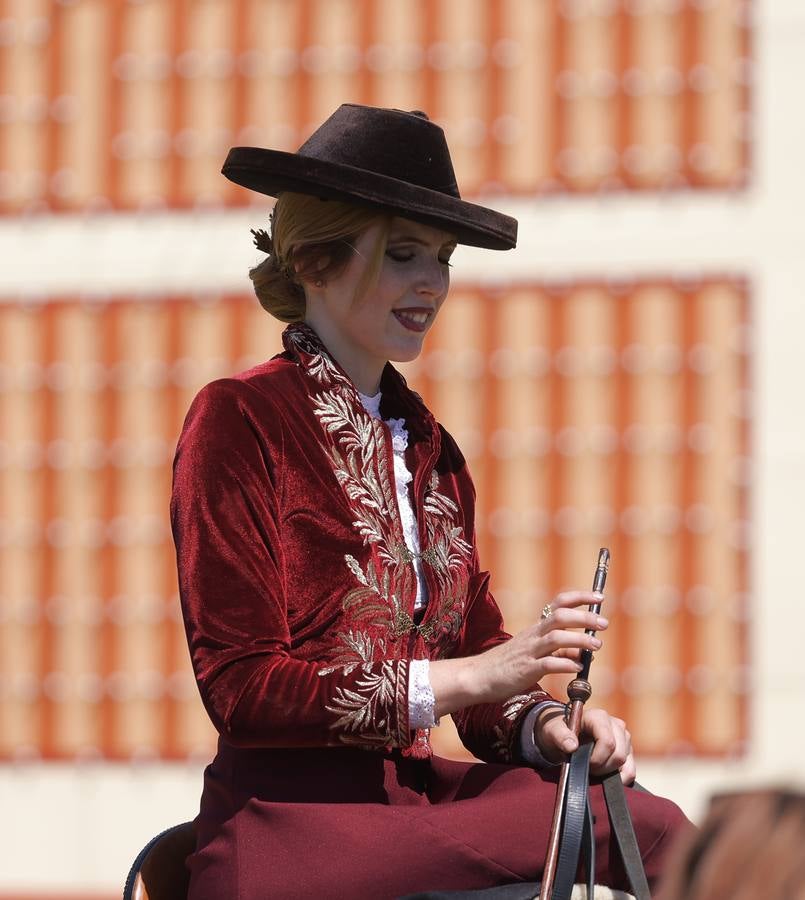 Ambiente durante el lunes en la Feria de Sevilla de 2024