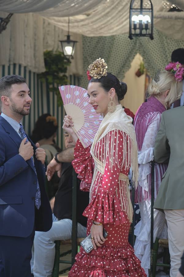 Ambiente durante el lunes en la Feria de Sevilla de 2024