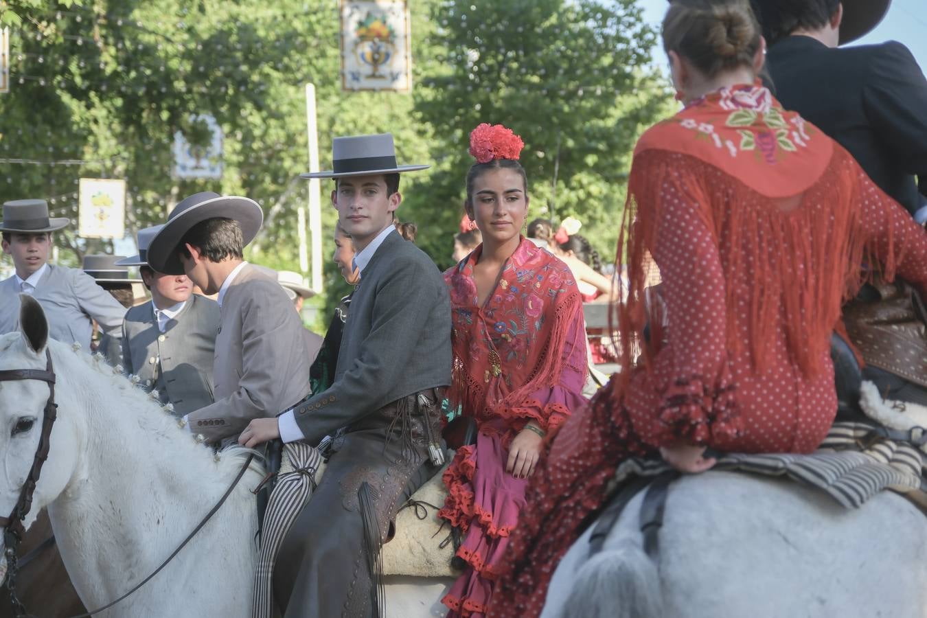 Ambiente durante el lunes en la Feria de Sevilla de 2024