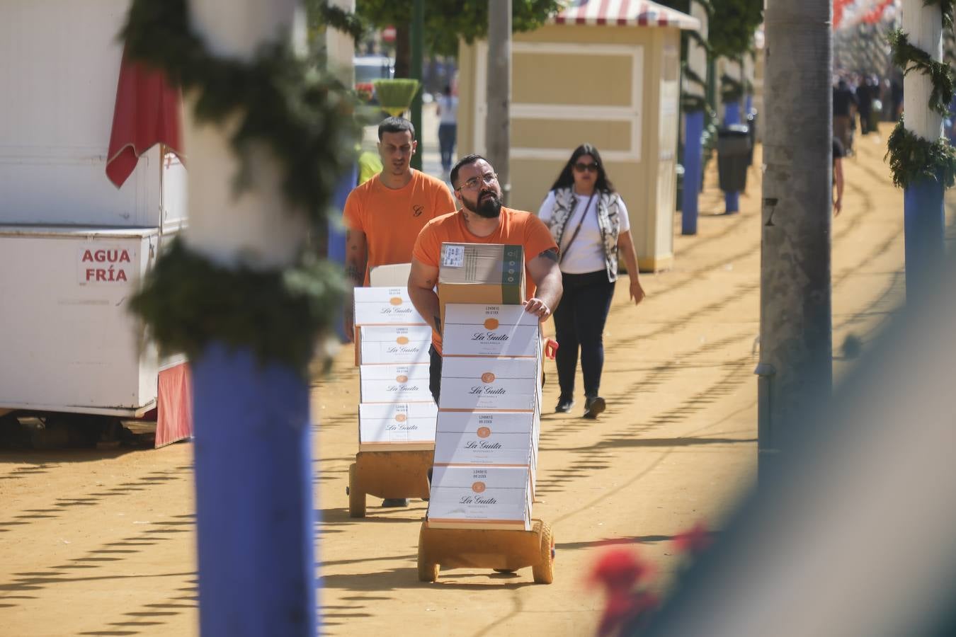 Ambiente durante el lunes en la Feria de Sevilla de 2024