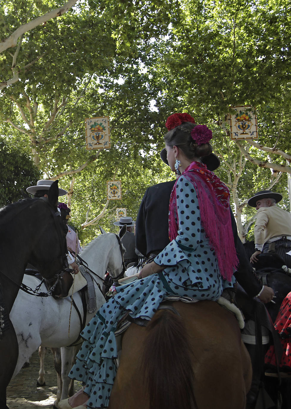 Ambiente durante el lunes en la Feria de Sevilla de 2024