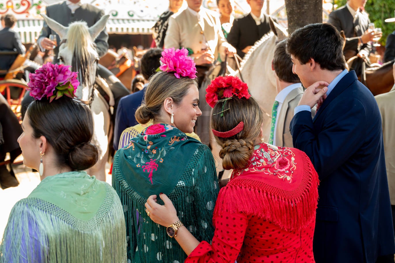 Ambiente durante el lunes en la Feria de Sevilla de 2024