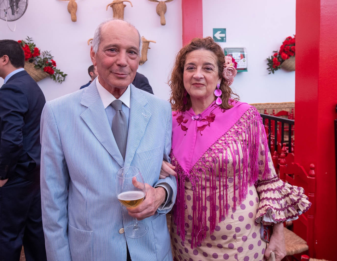 Lunes de recepciones en las casetas de la Feria de Abril de Sevilla, en  imágenes