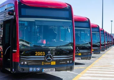 Un conductor de Tussam desvela por qué hay tanto retraso en los autobuses para ir a la Feria de Abril de Sevilla