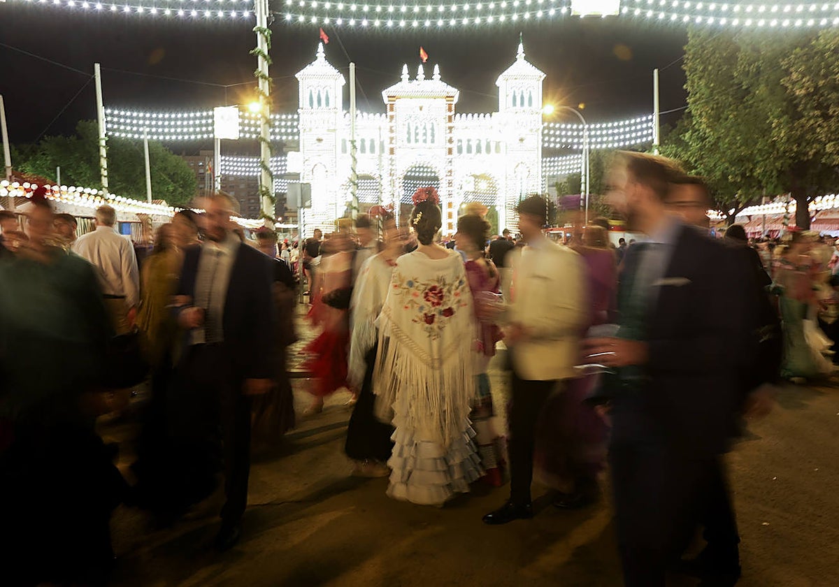 Ambiente nocturno de la Feria de Abril de Sevilla