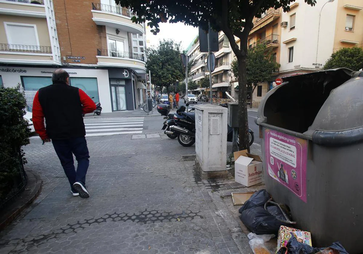 Orinar en la calle tiene multa y este es su elevado precio