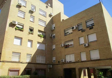 Adif subasta dos pisos en Sevilla por menos de 60.000 euros