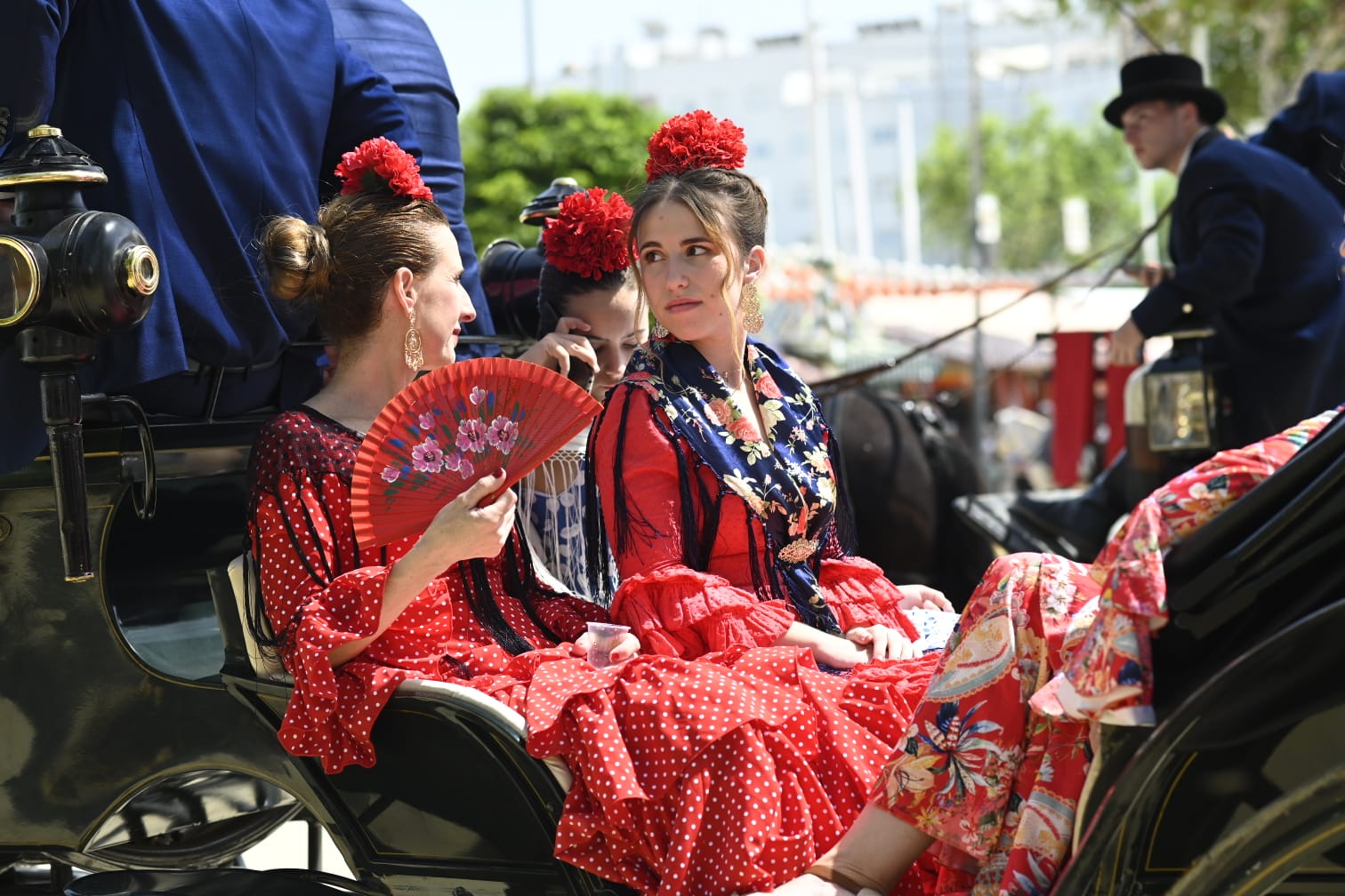 Gran ambiente en las calles del real este jueves de Feria 