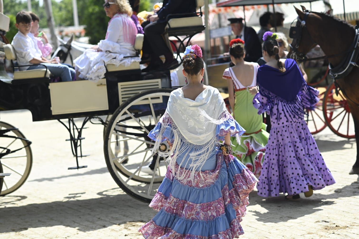 Gran ambiente en las calles del real este jueves de Feria 