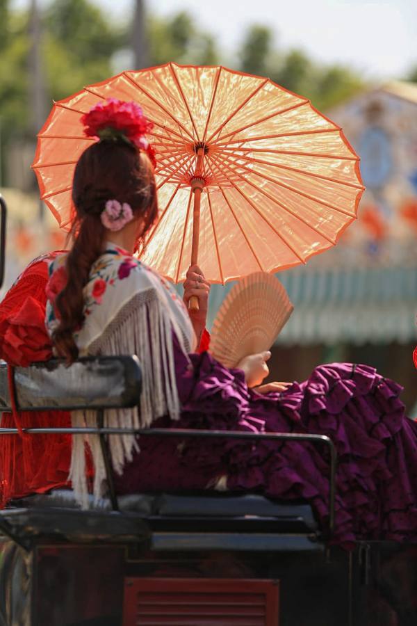 Gran ambiente en las calles del real este jueves de Feria 