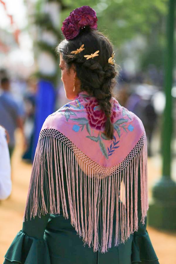 Gran ambiente en las calles del real este jueves de Feria 