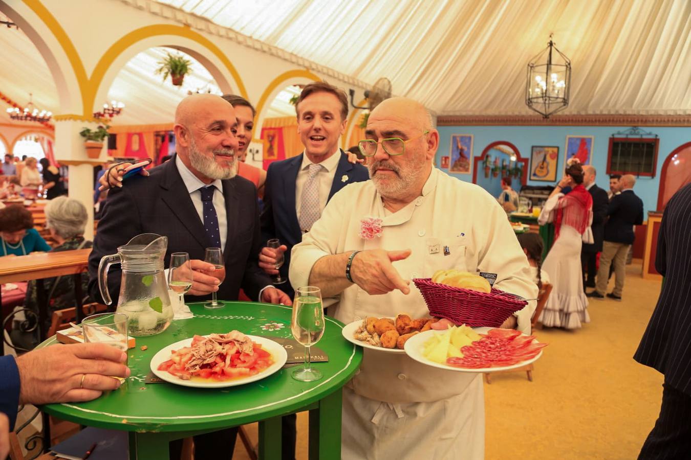 Gran ambiente en las calles del real este jueves de Feria 