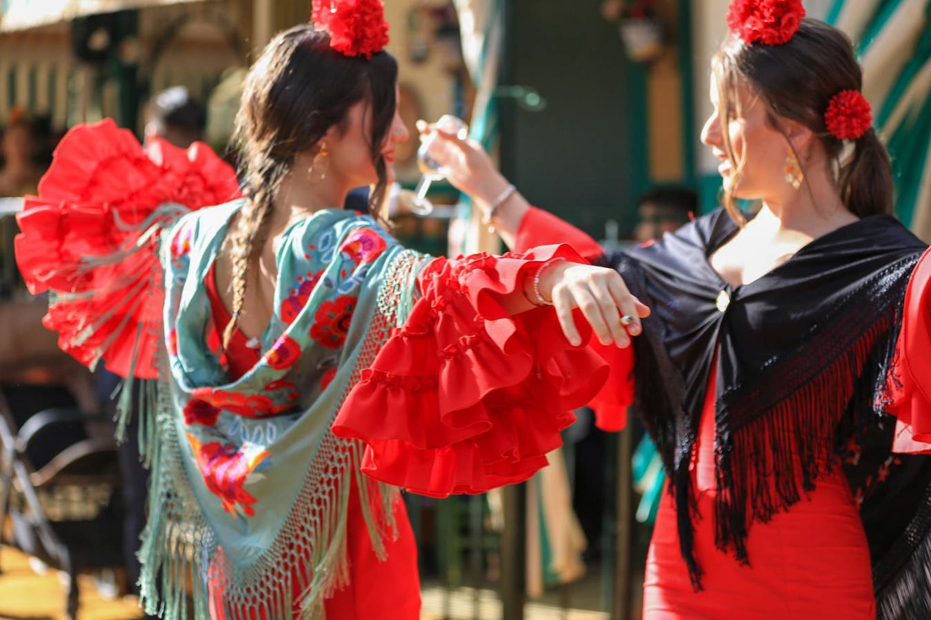 Gran ambiente en las calles del real este jueves de Feria 
