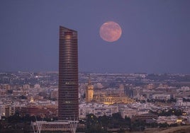 Los mejores lugares de Sevilla para ver la 'luna rosa' este 23 de abril