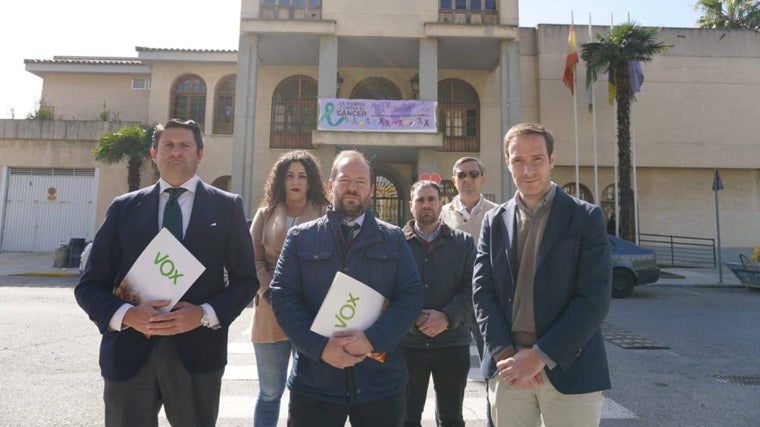 Ángel Bordas, concejal de Vox en San Juan, junto a otros dirigentes de la formación en Sevilla