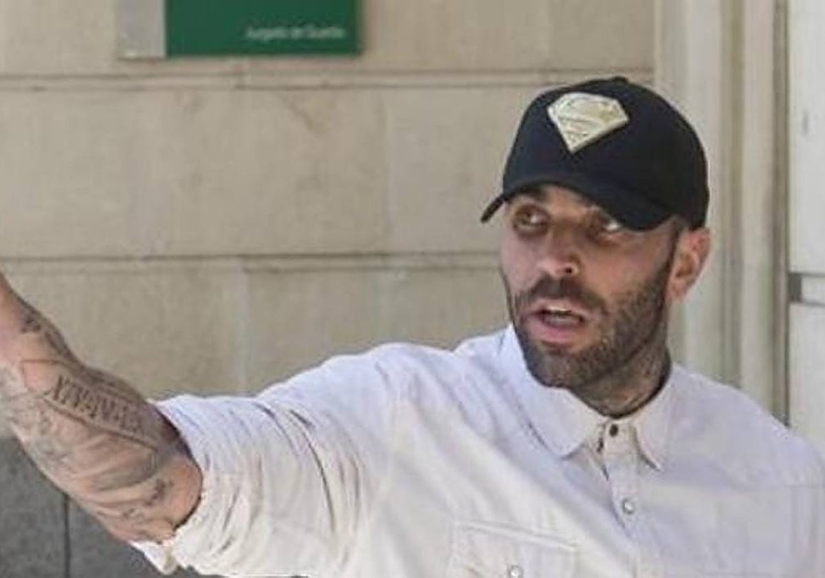 Imagen de archivo del ultra Manuel Herrera a la salida de los juzgados del Prado de San Sebastián