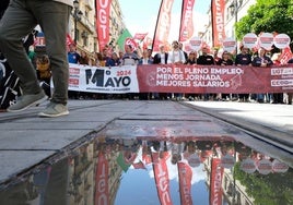 Miles de trabajadores se manifiestan en Sevilla por el 1 de mayo