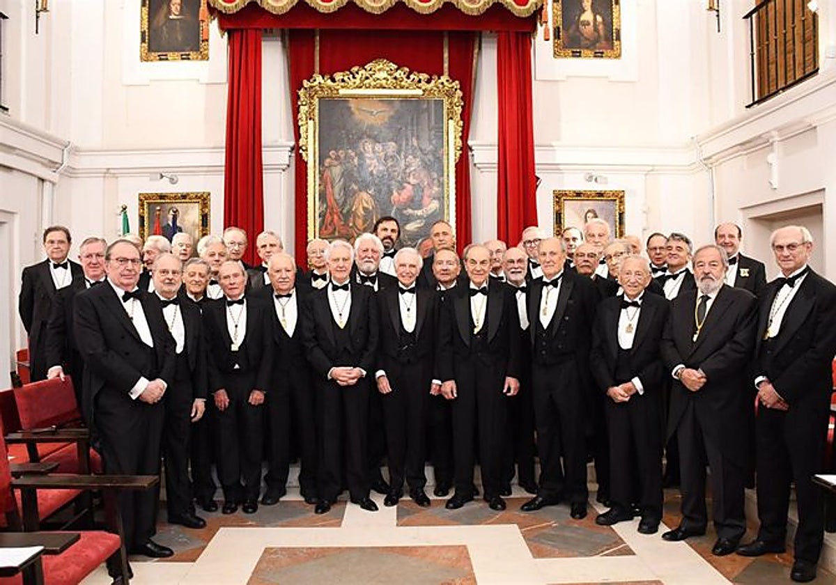Foto de familia en la Real Academia de Medicina