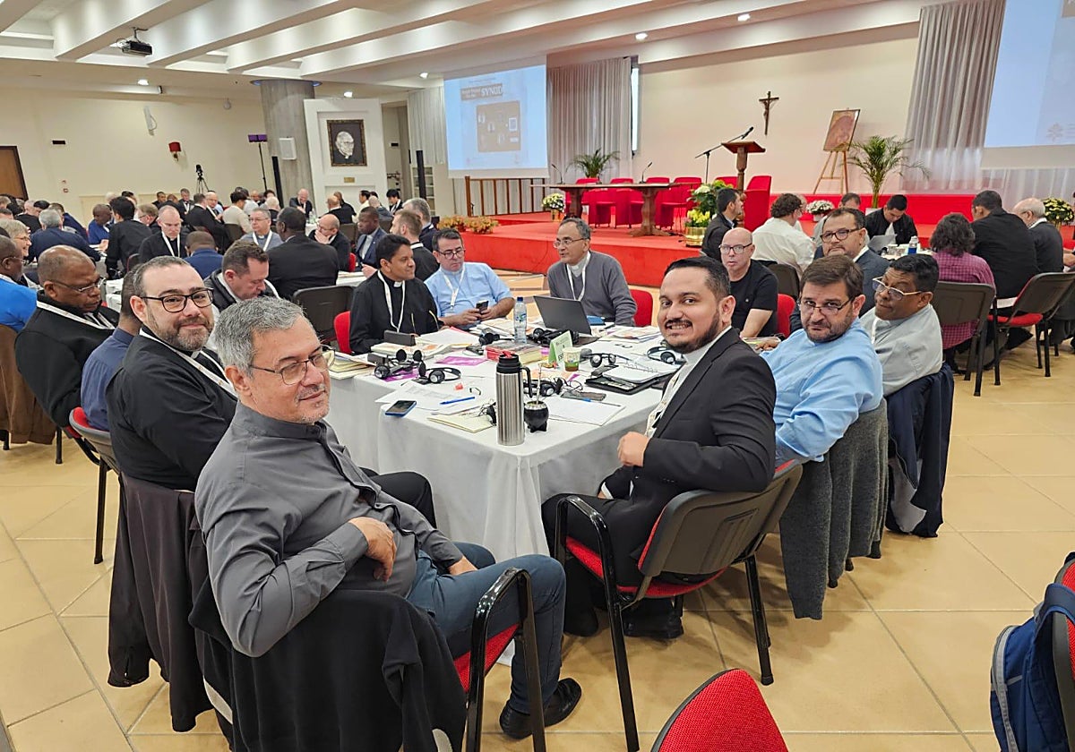 Reunión de trabajo de párrocos en Roma, entre los que se encontraba Óscar Díaz, párroco de la O, en Triana