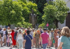 Muñoz le ofrece a Sanz el apoyo del PSOE para aprobar la tasa turística en Sevilla