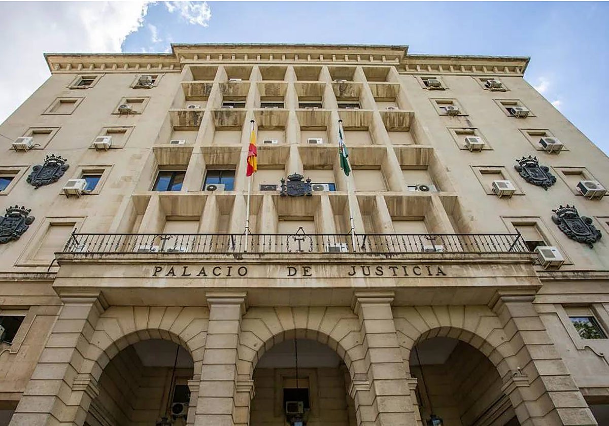 Fachada de la Audiencia Provincial de Sevilla