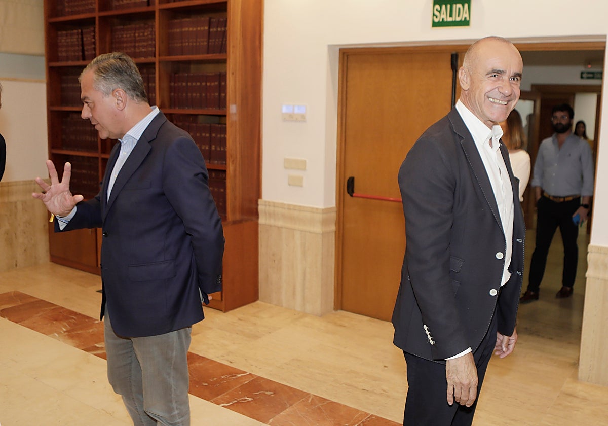 José Luis Sanz y Antonio Muñoz justo antes del debate electoral de ABC hace justo un año