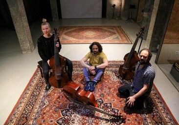 Johanna Rose, Fahmi Alqhai y Rahmi Alqhai, en el local de ensayo de Accademia del Piacere