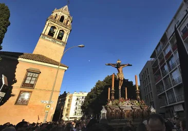 Una manifestación contra la Junta pone en riesgo la celebración de la misa del Cristo de Burgos en la plaza de San Francisco