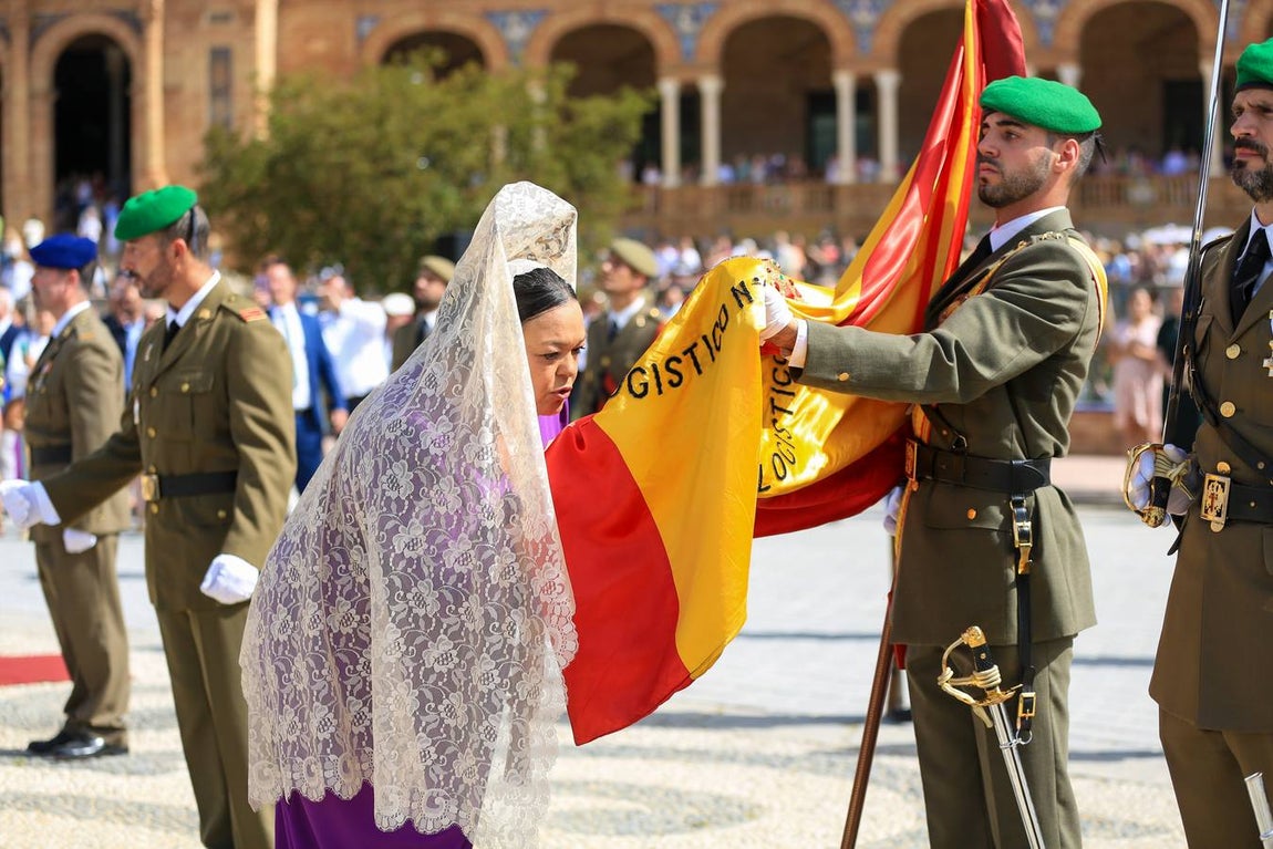 En imágenes, el acto de la jura de bandera en la Plaza de España