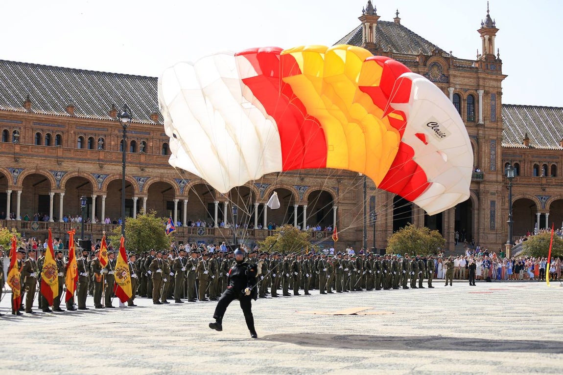 En imágenes, el acto de la jura de bandera en la Plaza de España