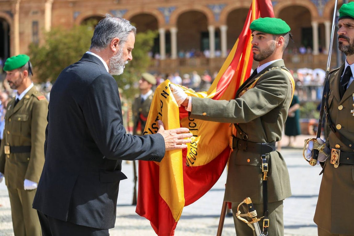 En imágenes, el acto de la jura de bandera en la Plaza de España