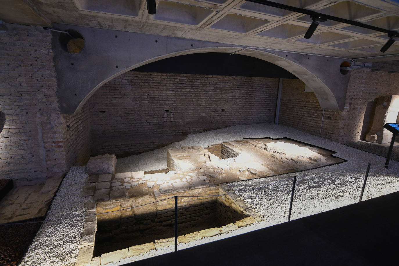 Descubriendo la historia de la iglesia del Salvador de Sevilla a través de &#039;La huella de lo sagrado&#039;