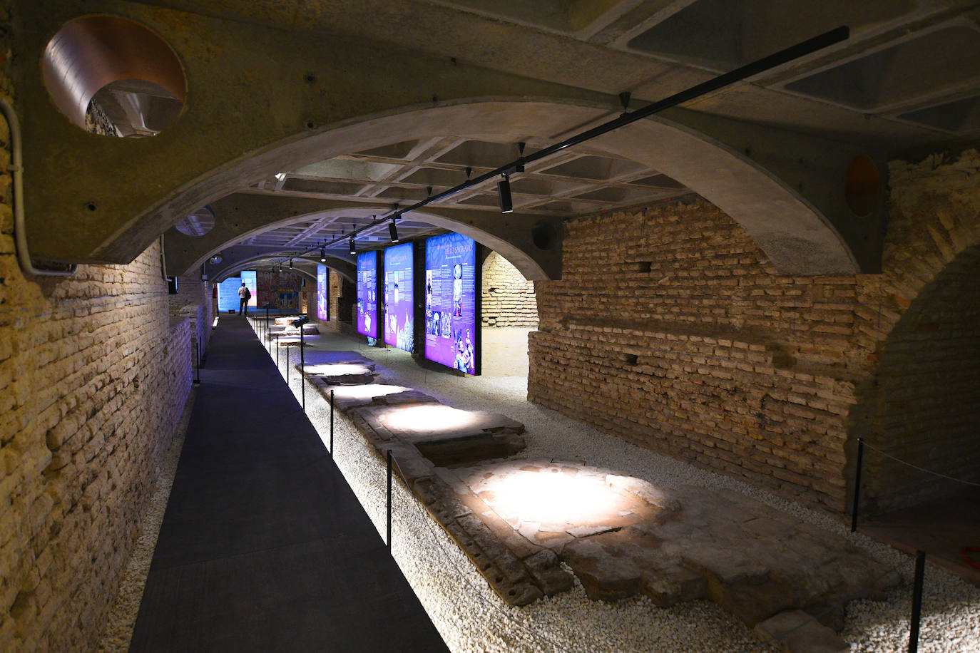 Descubriendo la historia de la iglesia del Salvador de Sevilla a través de &#039;La huella de lo sagrado&#039;