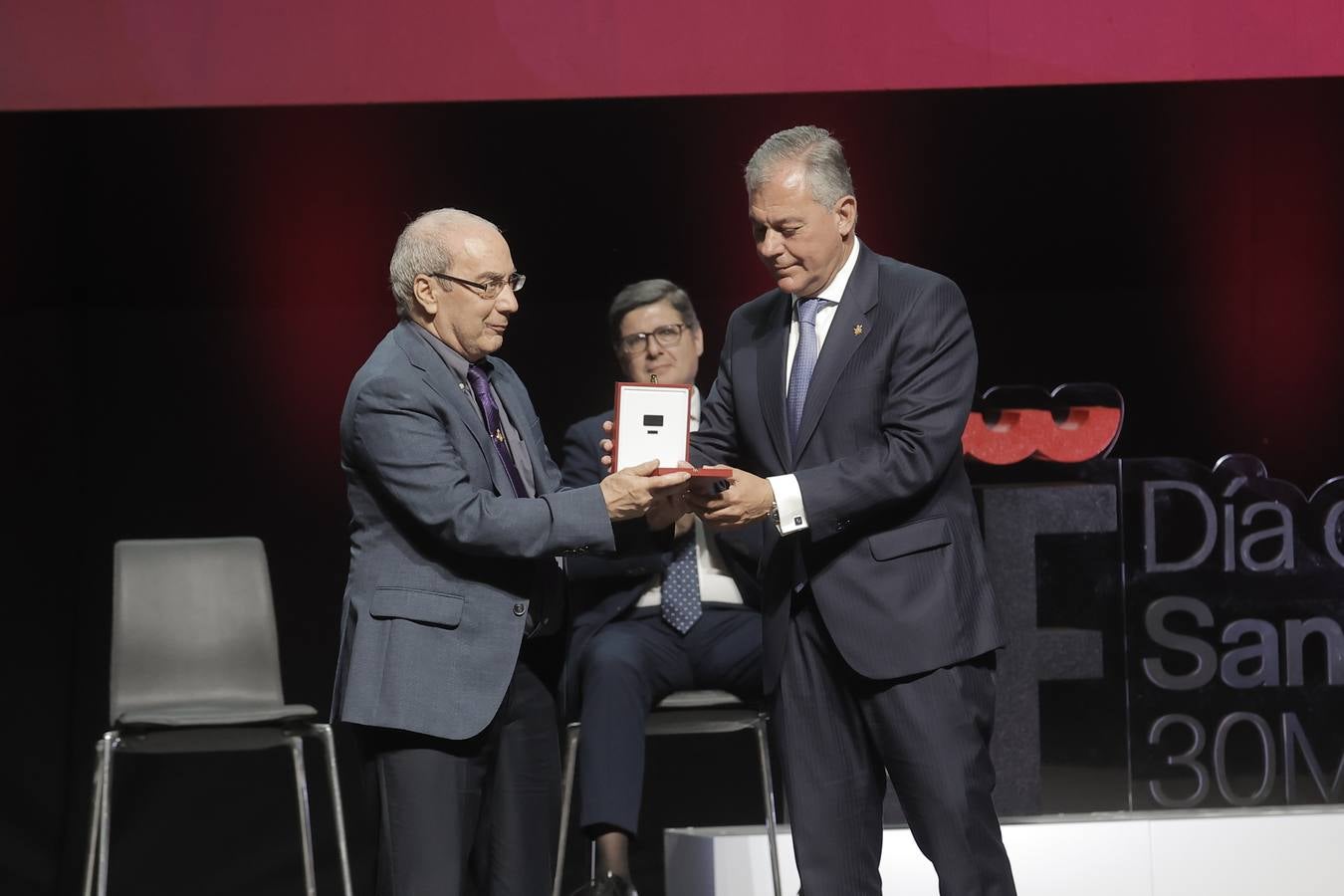 Fibes acogió este jueves las entregas de las Medallas de la Ciudad de Sevilla 2024