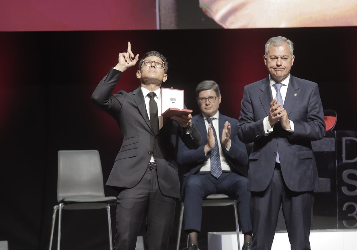 Cálido homenaje a Antonio Burgos en su nombramiento como Hijo ...