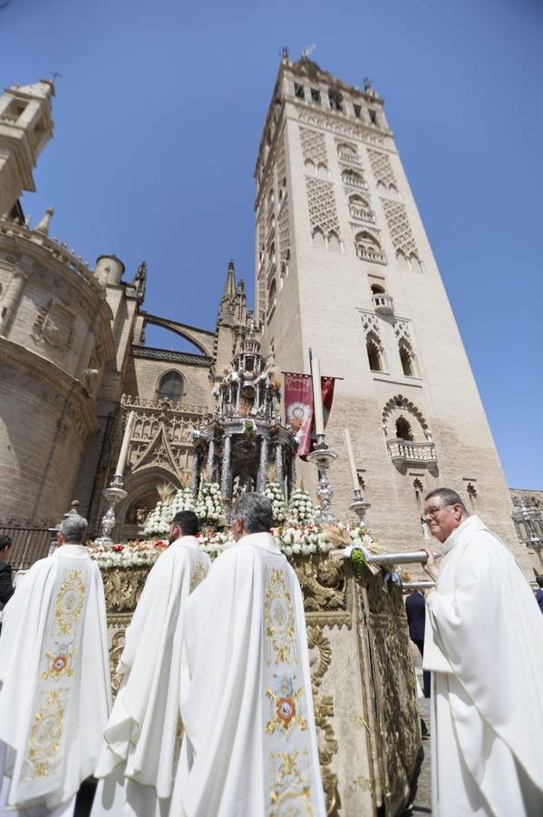Reportaje gráfico de la procesión del Corpus en Sevilla 2024