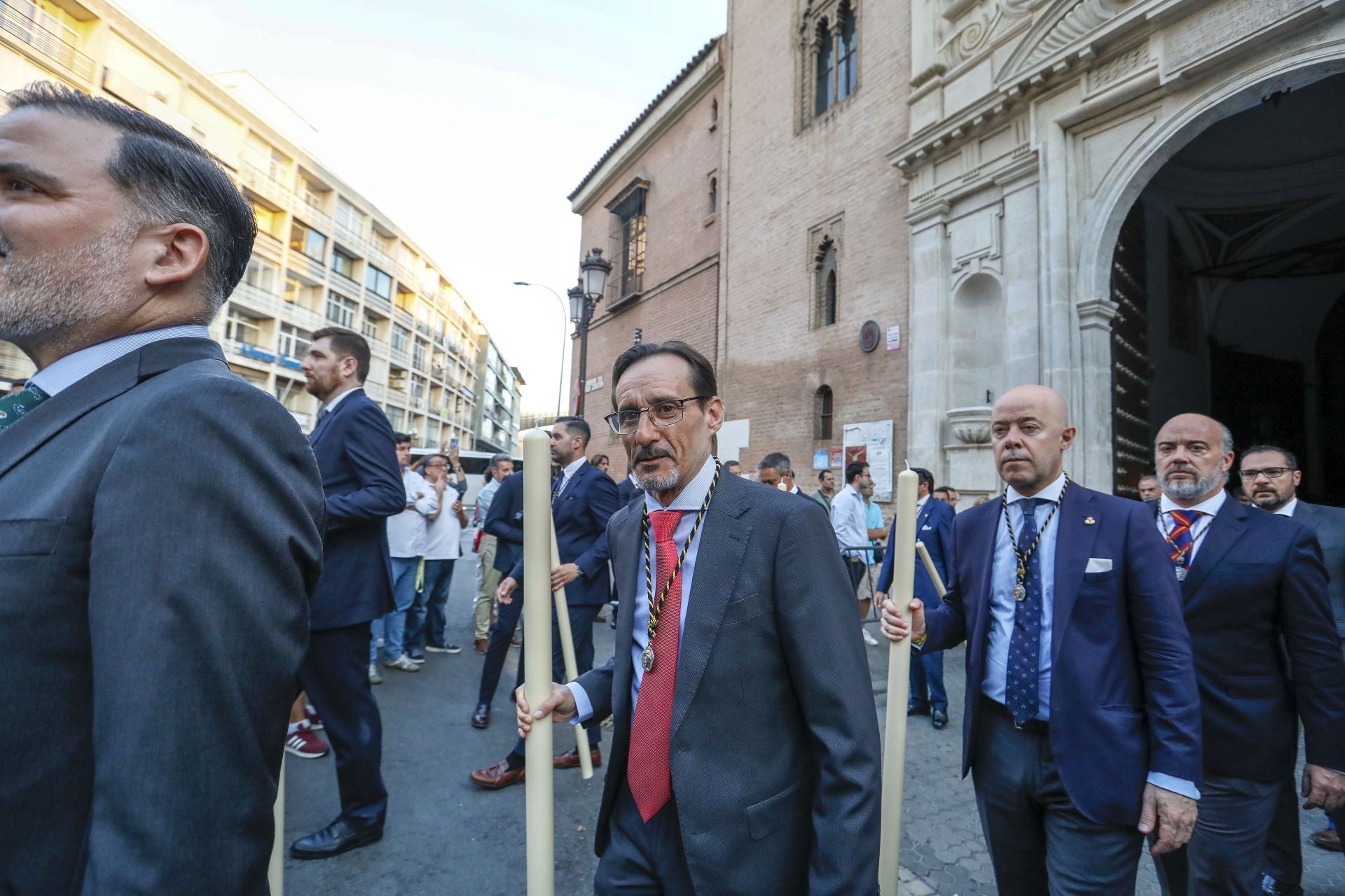 Momentos de la procesión extraordinaria del Cristo de Burgos