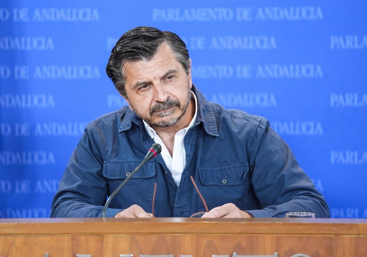 El popular Toni Martín este miércoles en la sala de prensa del Parlamento andaluz