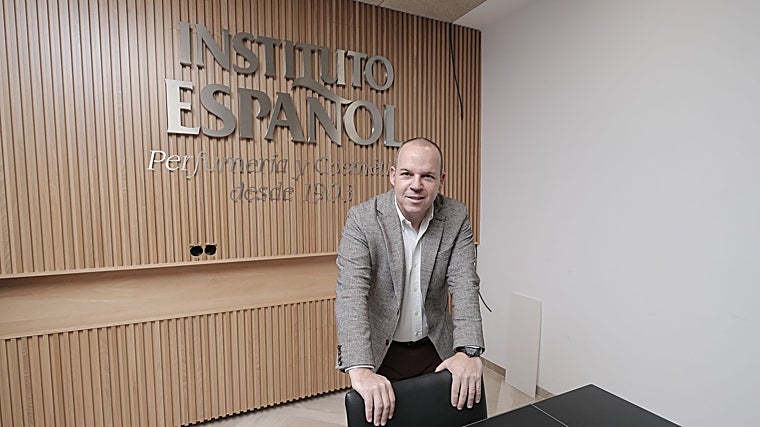 El CEO de Instituto Español en la sede de la compañía