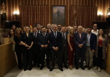 El PP de Sevilla arropa a José Luis Sanz en el Pleno de la moción de confianza