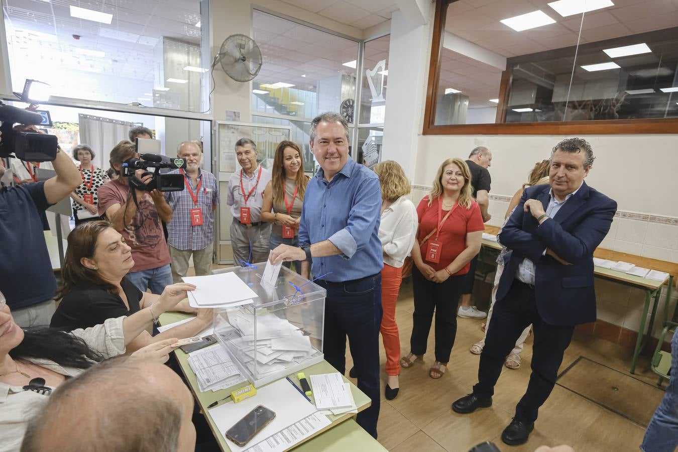 Ambiente tranquilo durante esta jornada electoral en Sevilla