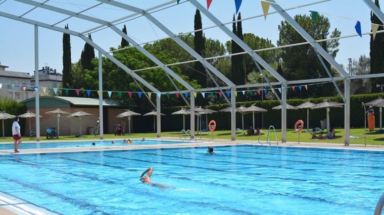 Piscina de verano del SADUS, en el CDU Los Bermejales
