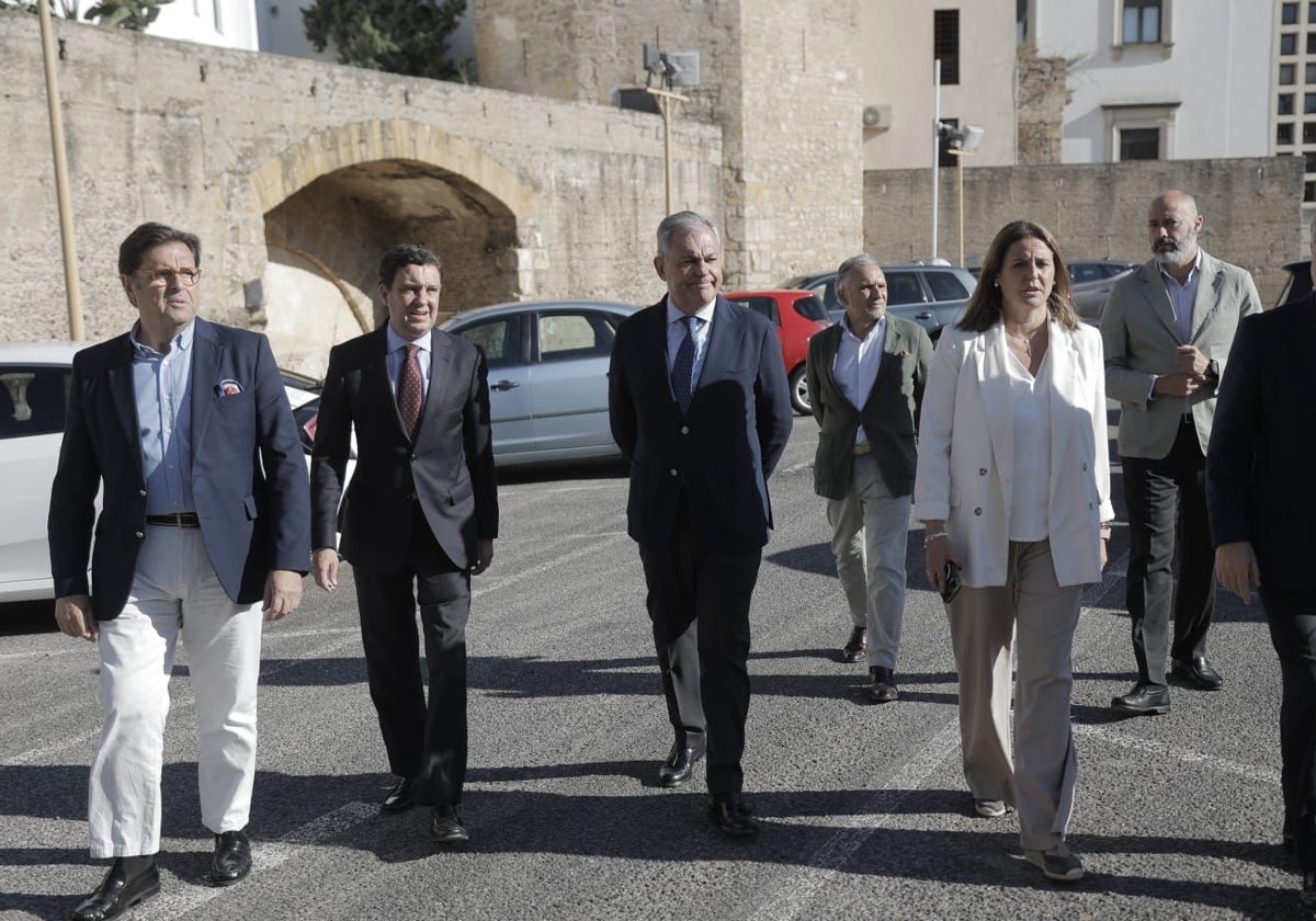 El alalde José Luis Sanz este viernes camino de una comparecencia junto a la Torre de la Plata