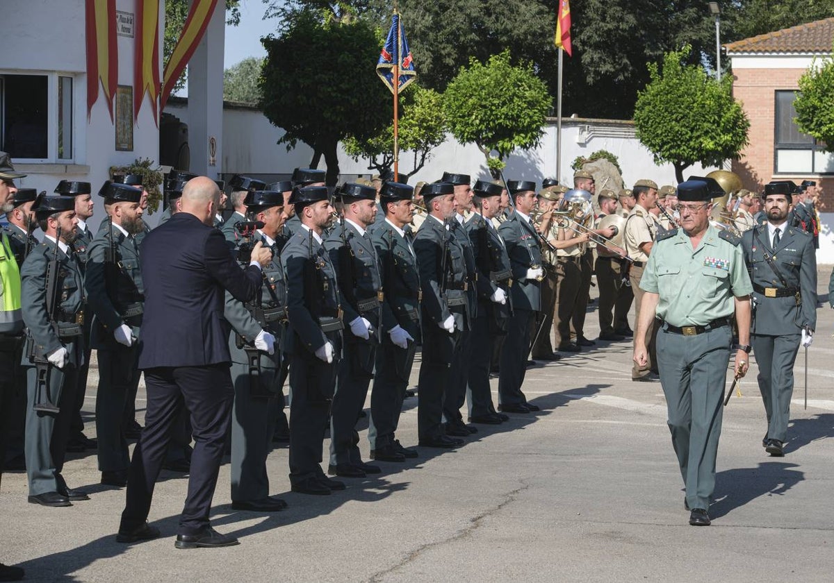 Toma de posesión del nuevo coronel jefe de la Guardia Civil, Emilio Serrano