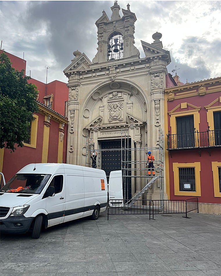 Fachada principal de la basílica del Gran Poder