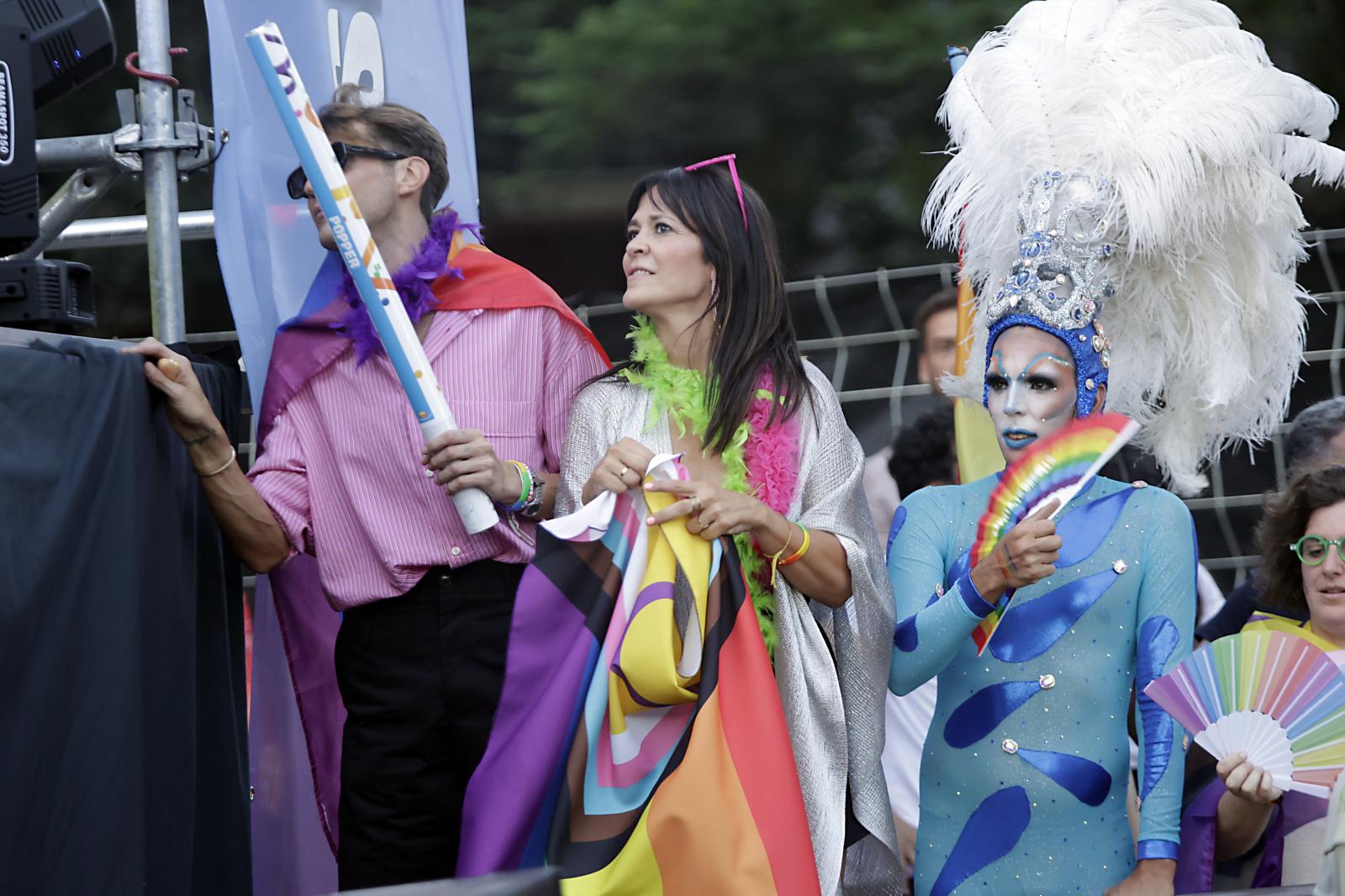 Pastora Soler pregona el Orgullo ante una multitud en la Alameda de Hércules de Sevilla