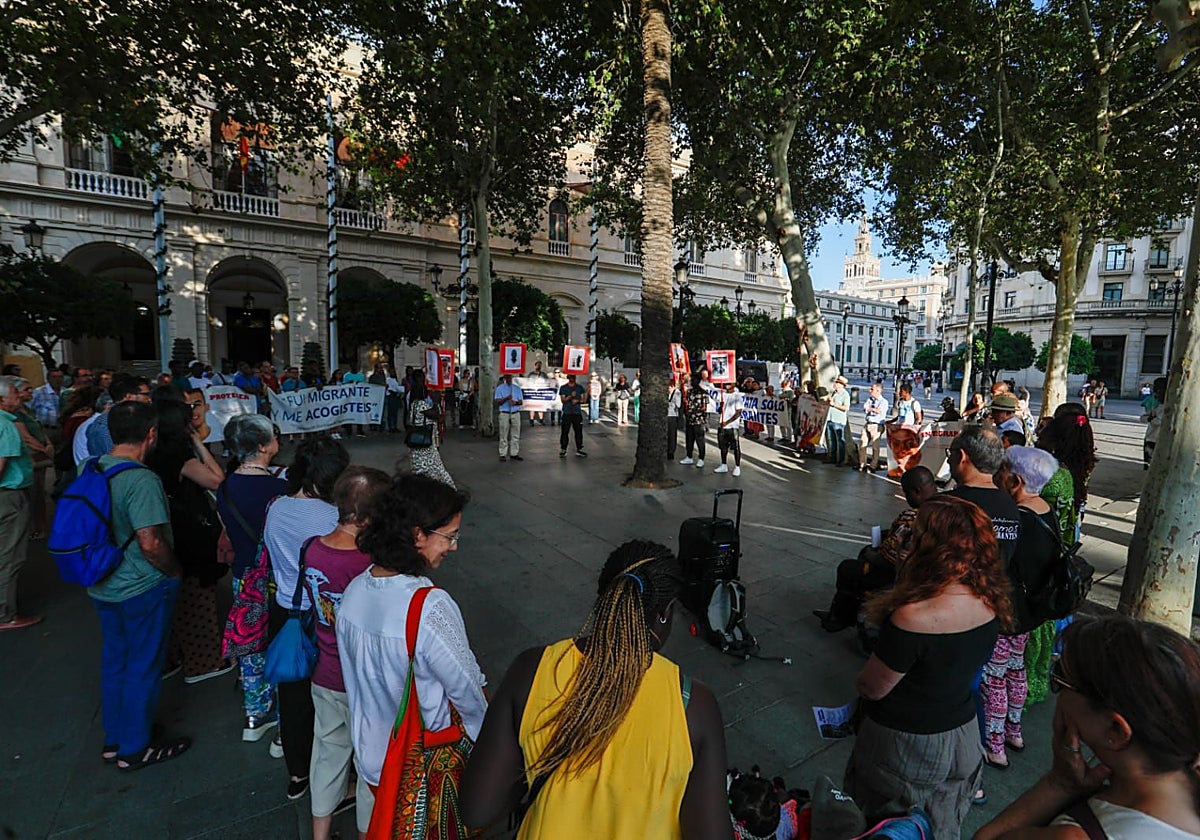 Acción desarrollada este viernes en la Plaza Nueva de Sevilla