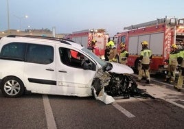 Dos heridos en un accidente que ha complicado el tráfico en el puente del Alamillo, en Sevilla